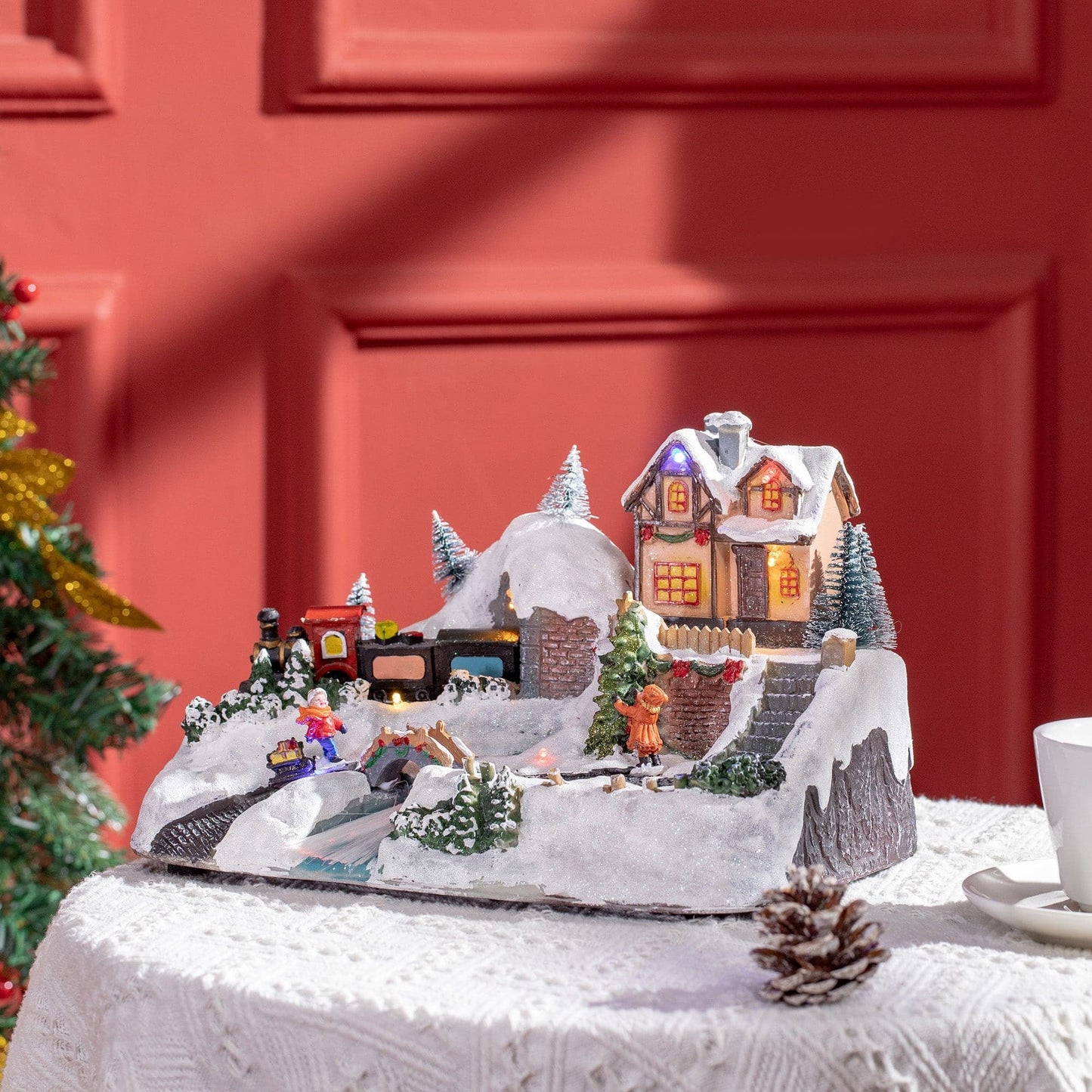 HOMCOM Tabletop Battery-Operated Animated Christmas Village Scene with Music, Lights & Moving Train - maplin.co.uk
