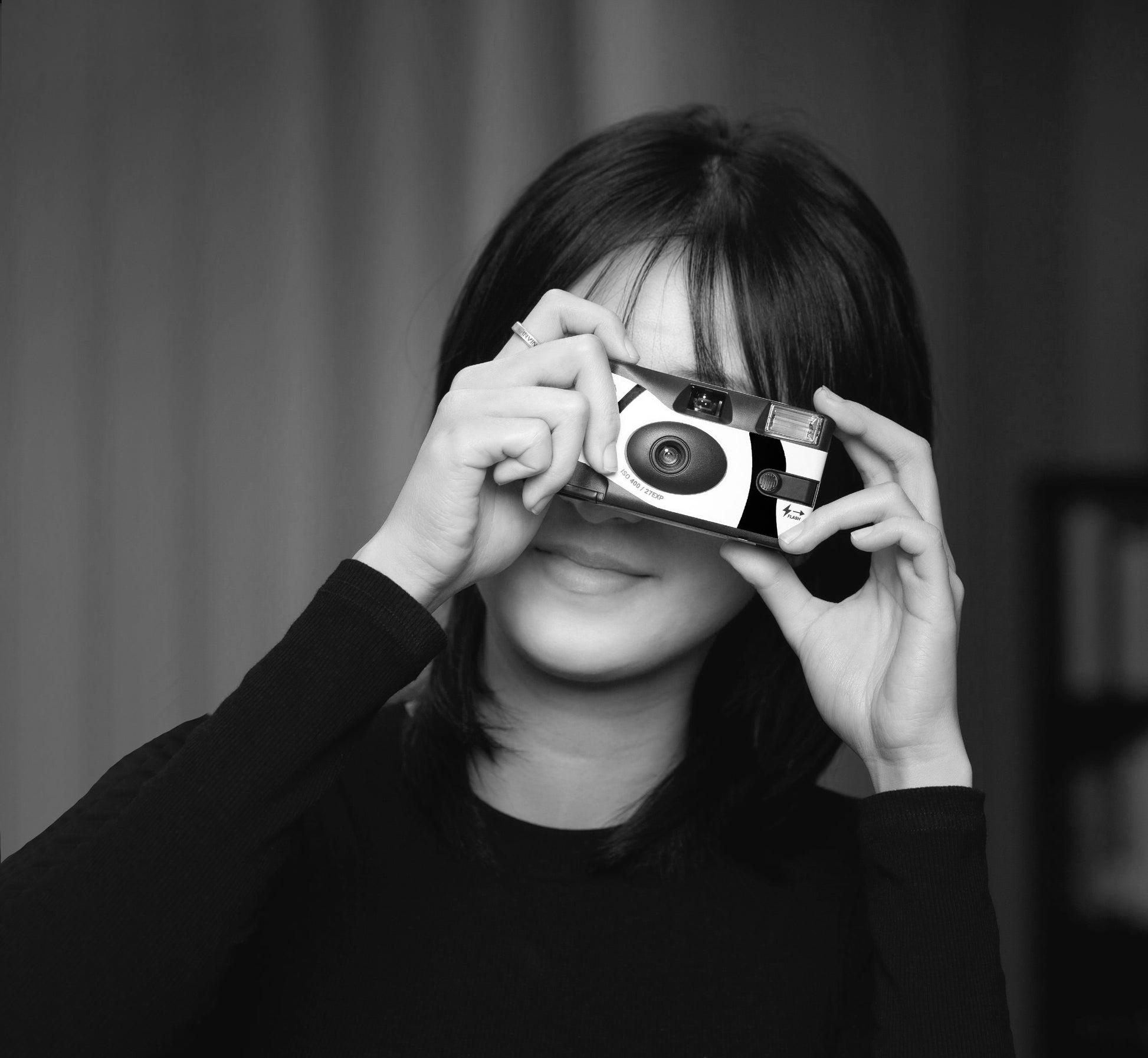 Praktica 35mm Single Use Disposable Film Camera with Flash - Black & White Film