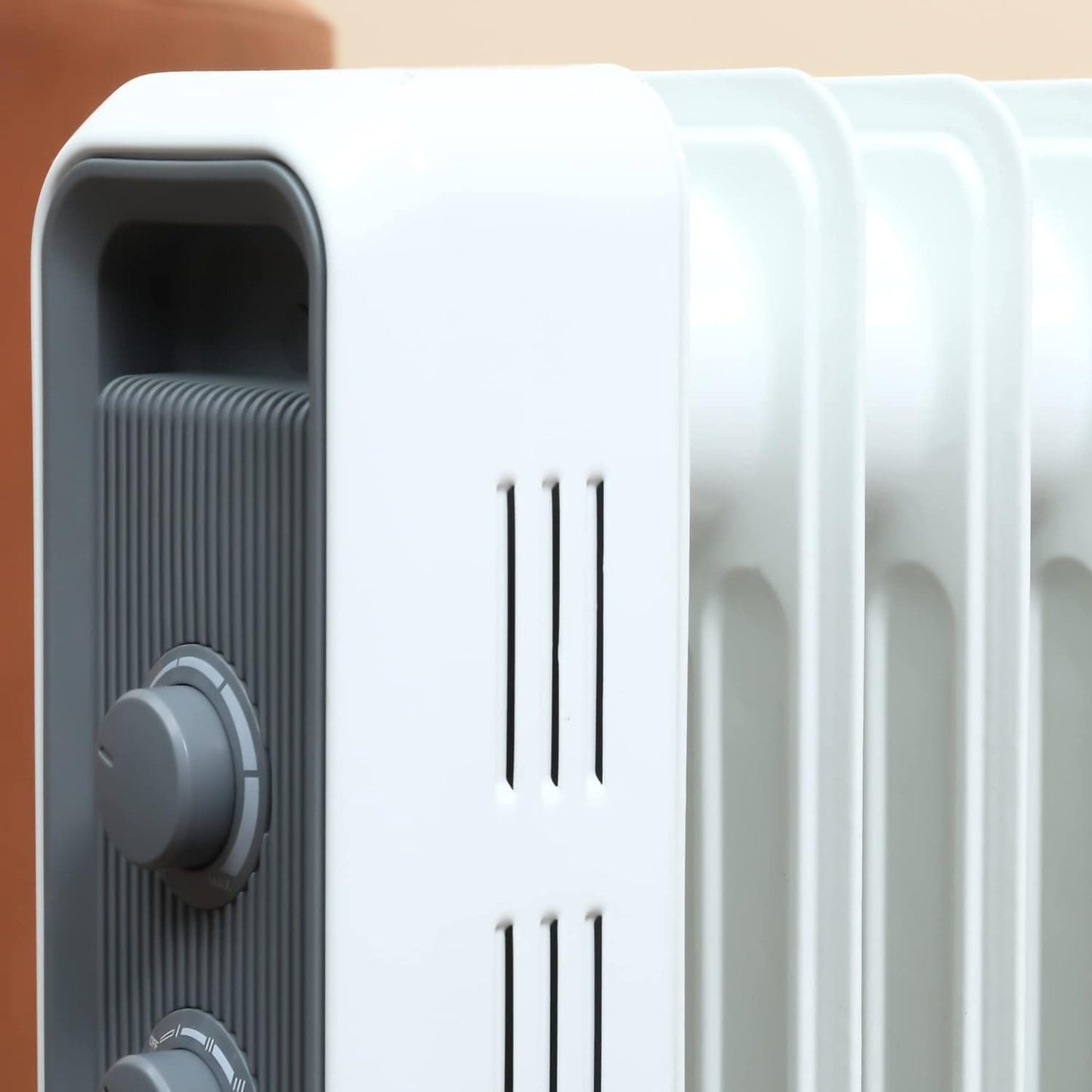 Maplin 7 Fin Portable Oil Filled Radiator with Three Heat Settings - White - maplin.co.uk