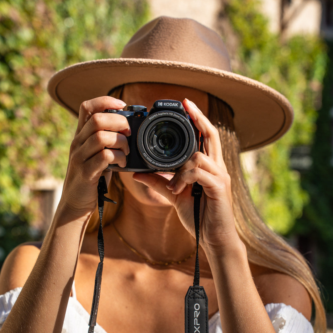 Kodak PIXPRO AZ425 Astro 20MP 42x Zoom Bridge Camera - Black