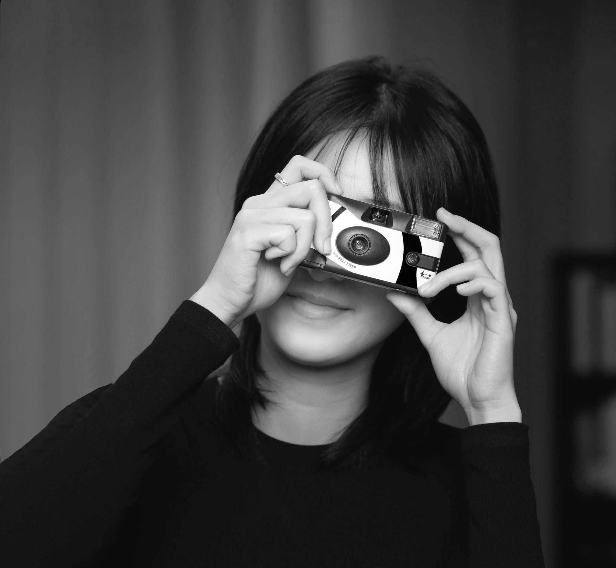 Praktica Single Use Disposable Black & White Film Camera with Flash - Black