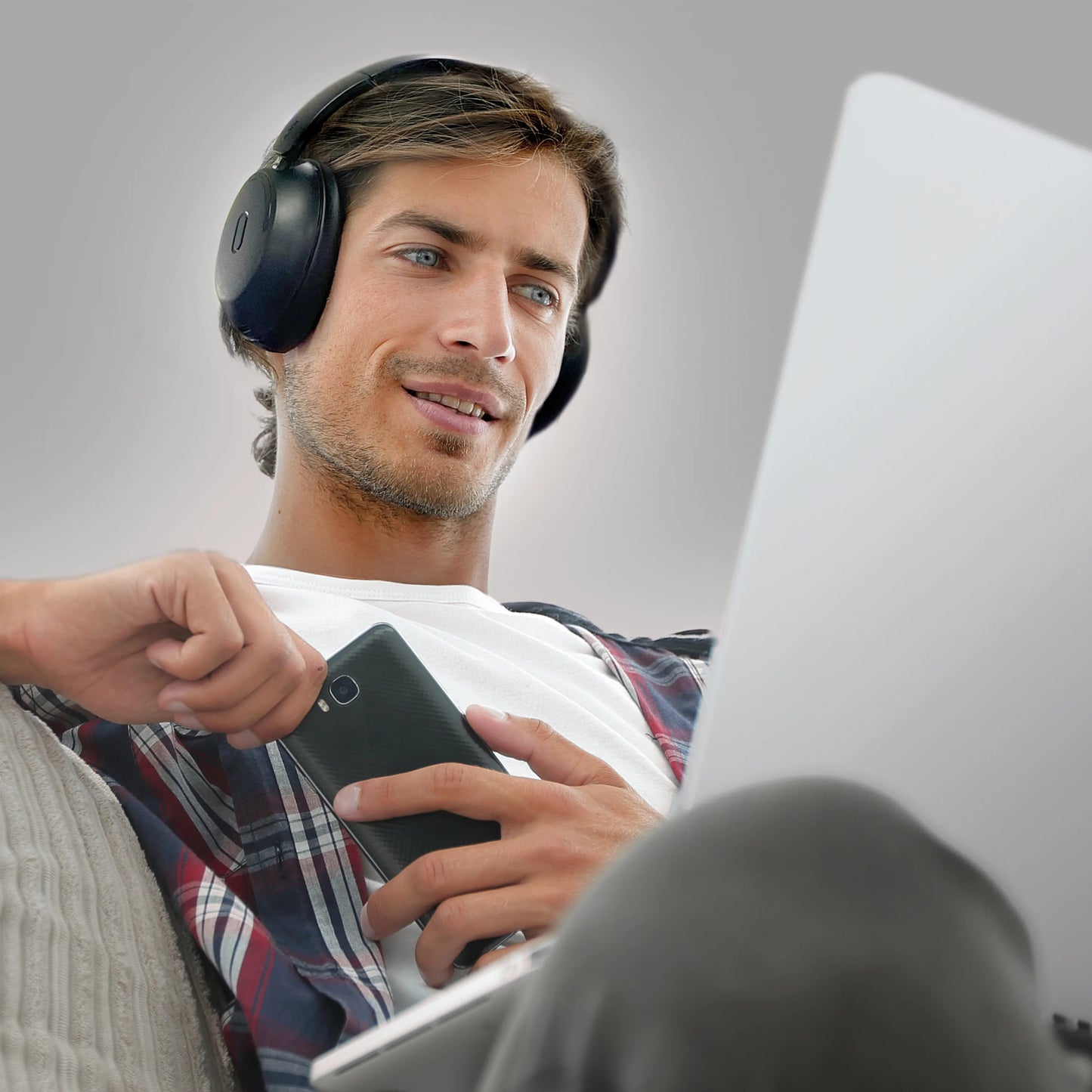 Mixx StreamQ Surround Wireless Headphones