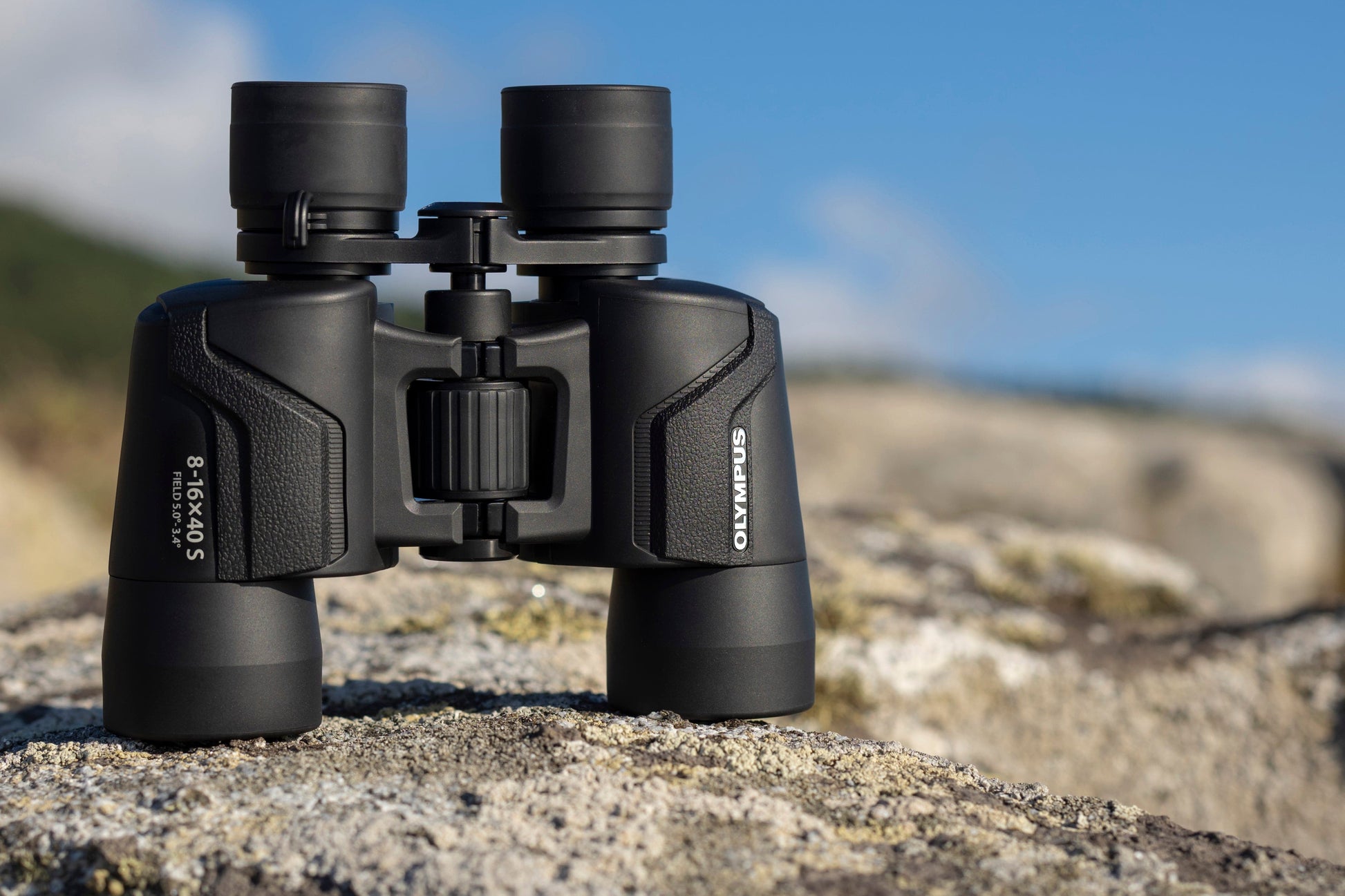 Olympus 8-16x40S Binoculars - Black - maplin.co.uk